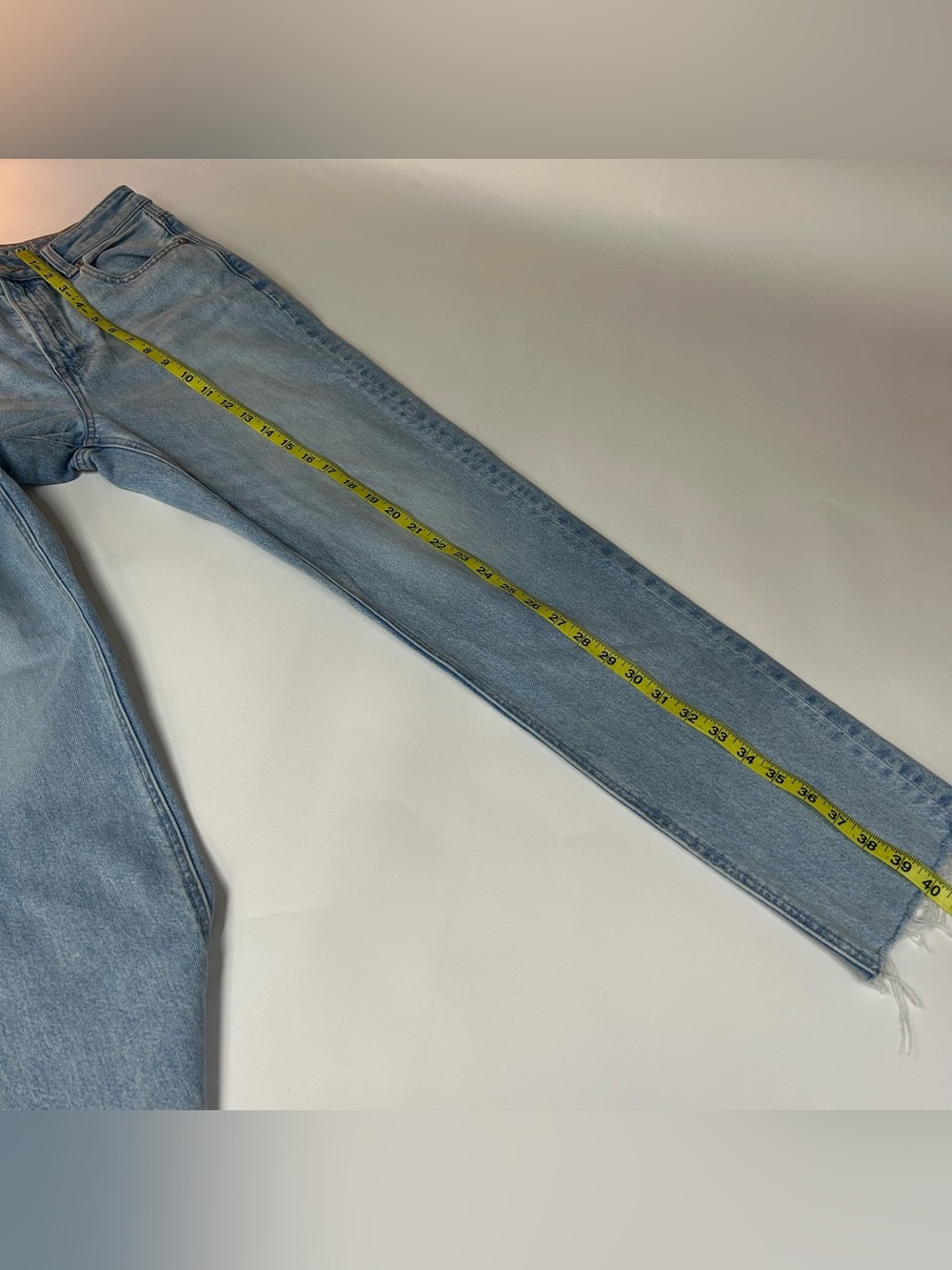 American Eagle Women’s Size 6 LONG Mom Jean Light Wash Denim Strigid Blue #1509 - Picture 7 of 11